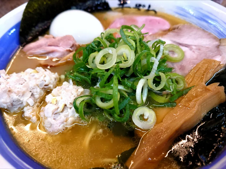 【本日の限定】
中華そば 半ざわ 
黒鶏白湯ラーメン (1,800円) 
＋わかめ (がんこ/覆麺智/花木共通
のメンバーカード提示で無料) 
―麺半分
＋黒鶏ネラの生卵 (別椀、100円)
＠西巣鴨2分
(JR板橋駅から徒歩14分)
26091
〈醤47塩19噌󠄀5タ2出7F4冷0チ2混2つ1担1沖1〉|大脇さん