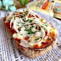 新玉ねぎと大豆のお肉のピザトースト|みずほさん