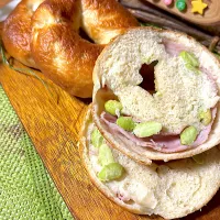 枝豆と生ハムのベーグル🥯| loveままさん