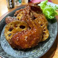 TETSU♪😋さんの料理 オヤジ特製「風来坊の手羽先唐揚げ　ちょい韓国風蓮根と手羽先の唐揚げ|sakurakoさん