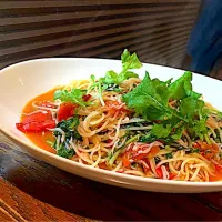釜揚げシラスとルッコラのアンチョビ・ポモドーロフレスコのスパゲッティ|shikaさん