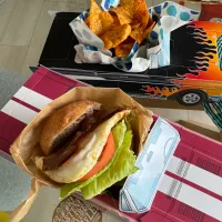 ベーコンエッグレタスバーガーをペーパークラフトクラシックカーに乗せてみたwith息子| mimoさん