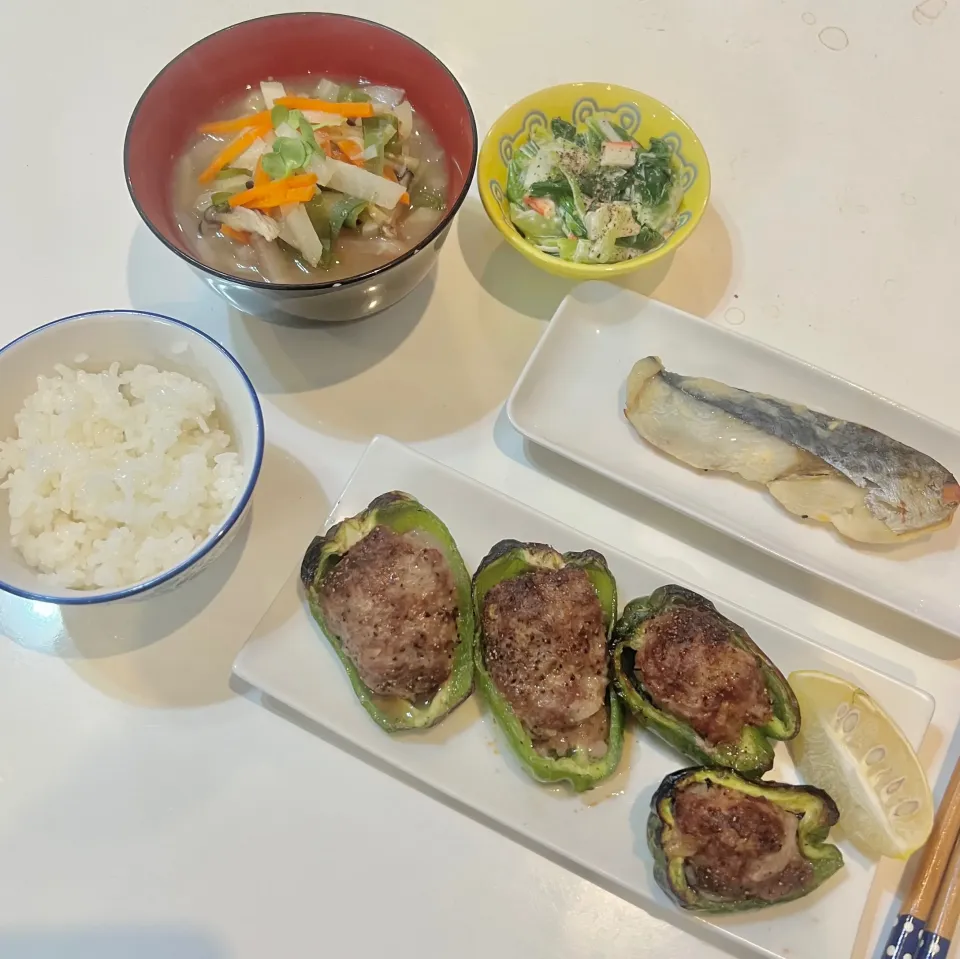 ピーマン肉詰めグリル🍀の夜ごはん💙　4/6月|sweet homeさん