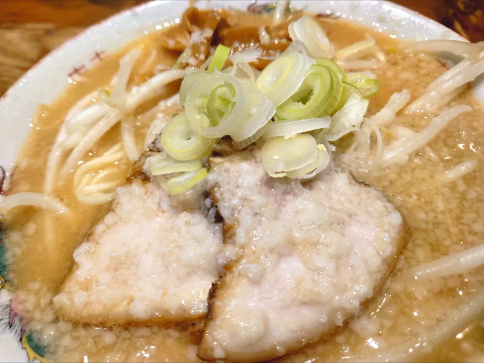【4/20までの限定】 
【食べログTOP5000】
渡なべ 
背脂チャッチャ味噌󠄀 (1,300円)
―背脂少なめ
@高田馬場7分、西早稲田 
26092
〈醤47塩19噌󠄀6タ2出7F4冷0チ2混2つ1担1沖1〉|大脇さん