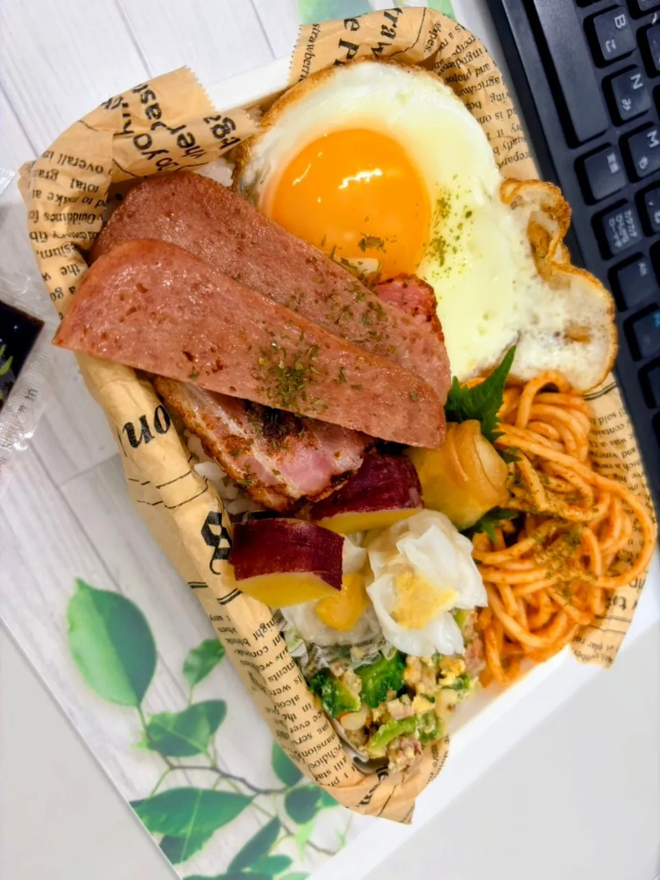🍱🐷 ポーク目玉弁当 🍳🍱|TakeBooさん