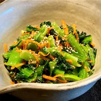 野菜も積極的に食べないとね                                    「小松菜&人参のごま和え」| mottoさん