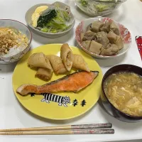 晩御飯☆筑前煮☆サラダ☆春巻き☆鮭の塩レモン☆白菜とシーフードのかき玉スープ|Saharaさん