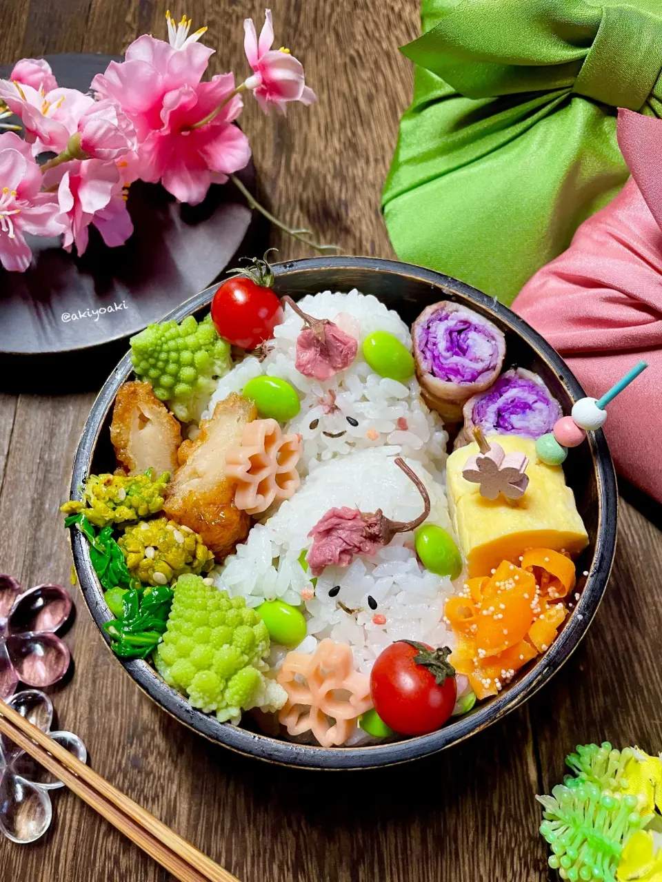 桜ごはんおにぎり弁当|Akiyoෆ¨̮⑅さん
