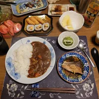 ビーフカレーライス、ぶり照り、蒸しアボカド、網焼き焼きちくわ、助六、トマト、コカ・コーラ、練乳かけ手作りミルクココアゼリー、リンゴ(夕飯)|enarinさん