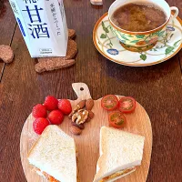 朝ごはん♯オムレツサンド♯糀甘酒　豆乳オレ| 小松菜さん