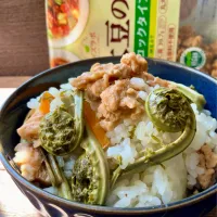 大豆のお肉とこごみの炊き込みご飯|9421beruさん