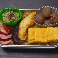 今日の自家製弁当。
内容は炊き込みご飯に銀だらの西京漬、玉こんにゃく、玉子焼き、焼豚、刻みすぐき。|Mars＠釜飯作り研究中さん