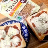 大豆のお肉deミートソースアレンジ☆ミートソースチーズパン〜休日のランチ| まな☆さん