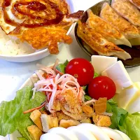 おっさん飯　餃子　目玉の親父　ポークピッツ　サラダ| ひげおやじさん