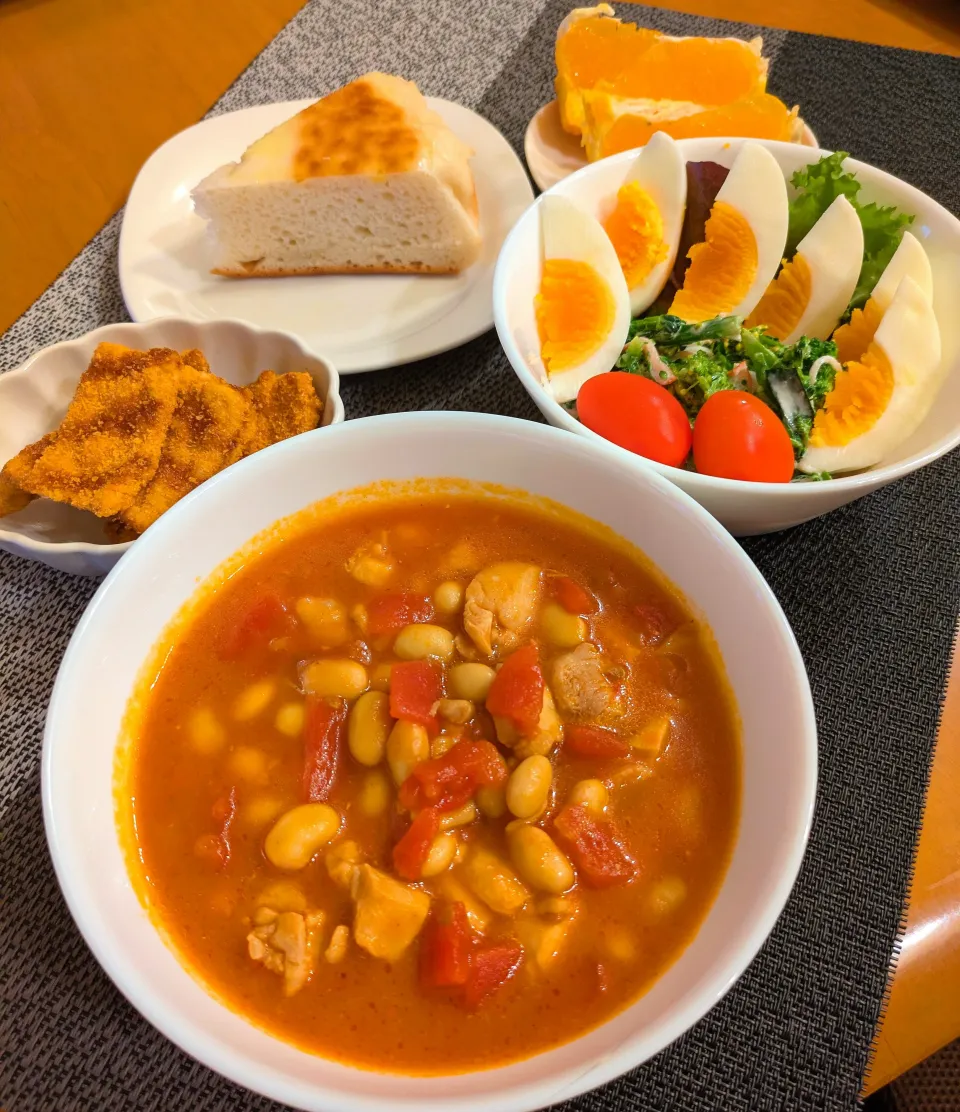 ☆鶏肉大豆トマト煮込み　☆サラダ　☆ひと口カツ　☆米粉パン　☆ポンカン|chikakoさん