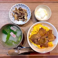 夜子(てりたまチキン丼、きのこソテー、カブのスープ、はちみつヨーグルト)|cocomikaさん