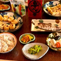 晩ごはん♯鯖のスパイス焼き♯厚揚げ♯辛みそ♯発酵ソース|小松菜さん