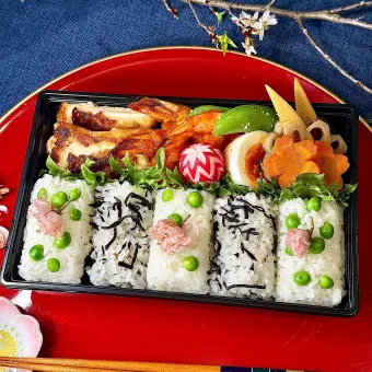 Snapdishの人気料理写真:お花見弁当🌸