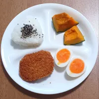 おにぎり、かぼちゃ、コロッケ、茹で卵|ナナさん