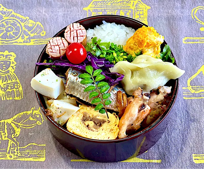 鰯の生姜煮、手羽中スパイス焼き、セロリ入り水餃子、イカバジルソース、さばのおぼろ入り出し巻き卵|めみさん