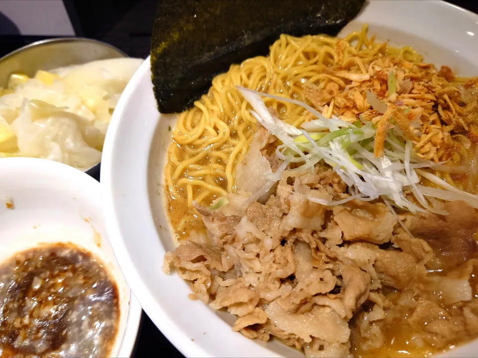 【X限定/7食限定】
【TRYラーメン大賞2025~2026
新店つけ麺部門第5位】 
弐昇 早稲田 
火曜の丸鶏/岩中豚ベースのスープに節/煮干/トンビ/貝を入れて炊いたスープのラーメン
 (カエシ別椀、特龍麺200g、1,100円)
＋キャベツ増し (50円)
＠早稲田8分 
(JR高田馬場駅から徒歩21分)
26094
〈醤48塩19噌󠄀6タ2出8F4冷0チ2混2つ1担1沖1〉|大脇さん