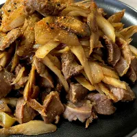 ハツ他ホルモンとゴボウの炒め物😊