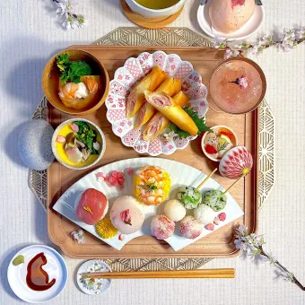 Snapdishの人気料理写真:お花見の手まり寿司御膳