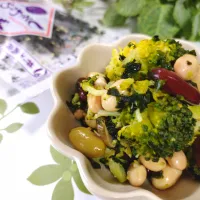 ブロッコリーお豆のしそわかめ和え·͜·♡| fumiさん