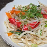 パパ作🥸紅生姜ソーセージ焼きうどん|ぱんだのままんさん