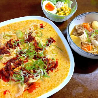 Snapdishの人気料理写真:豆乳ごま担々餃子&豆腐入り肉じゃが