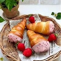 春のいちごコロネ☺️🍓|あみさん