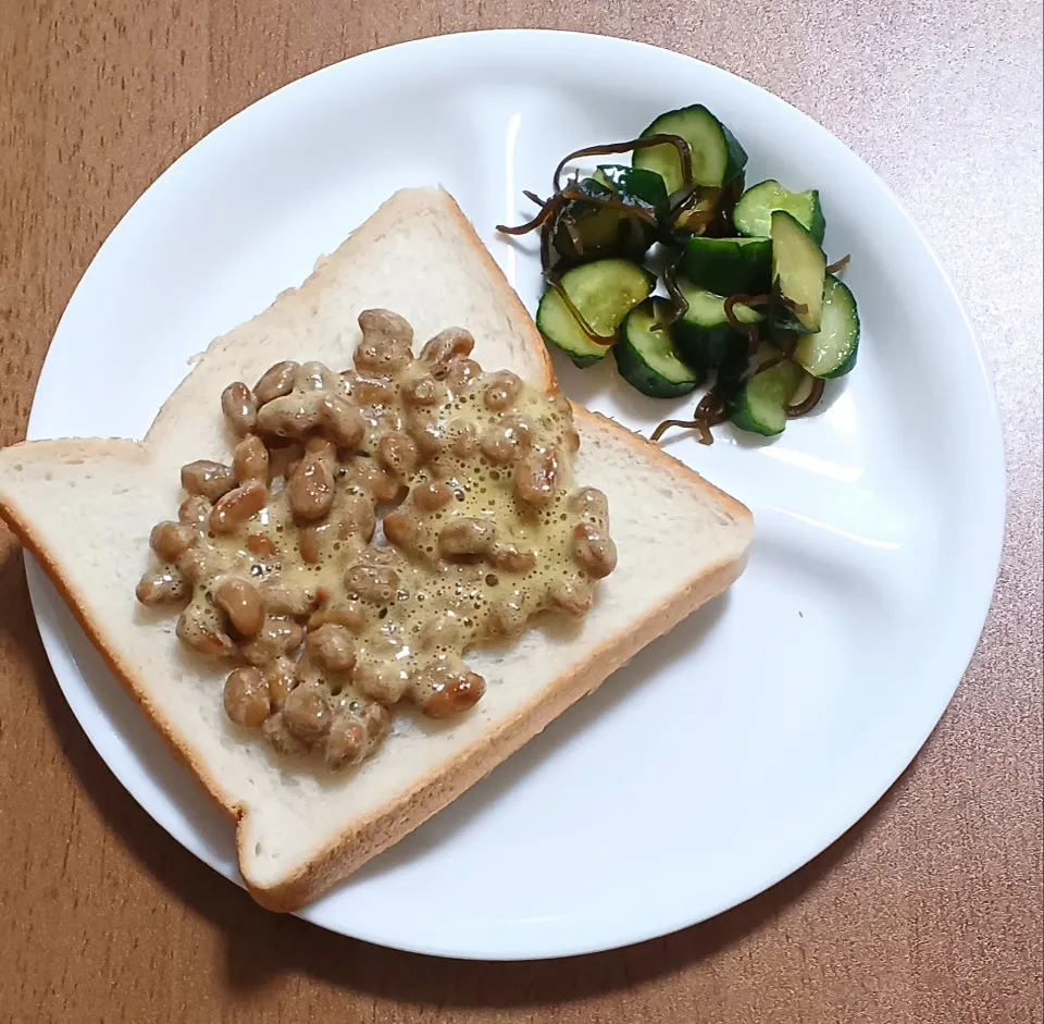 納豆パン、きゅうりの塩昆布漬け|ナナさん