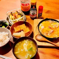 鶏肉の卵とじ鉄板の夕食|ヨシュアさん