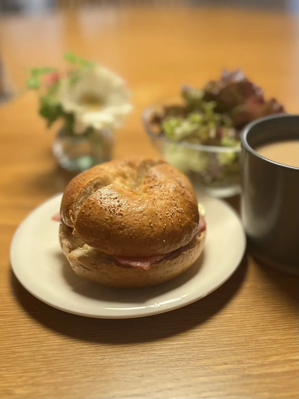 4/9の朝食　ベーグルチーズベーコンサンド|yoneさん