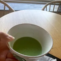 和菓子＆抹茶@「ライブラリーサロン  華宮」さんin興正寺④  まず和菓子をいただき、その後、口の中に甘みを残しつつ、お抹茶をいただきます。しあわせ〜❤️|なびさん