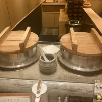 今日の昼ご飯@「とんかつ  わだ福」さんin八事②  このお店はご飯にこだわりがあり、お米マイスターが厳選したお米を羽釜でふっくら炊き上げています。ご飯のおかわりは自由です。ぼくも当然おかわりをして、このお店おすすめの〆方、生卵を入れ、特選醤油を垂らした卵かけご飯にとんかつを入れてかつ丼にしていただきます| なびさん