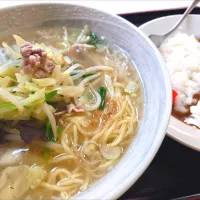 【現店舗では1953年営業開始】
開平軒
タンメン (600円) 
＋半カレー (少なめ、350円) 
@志茂6分 
(JR赤羽駅から徒歩15分)
26096
〈醤48塩19噌󠄀6タ3出9F4冷0チ2混2つ1担1沖1〉
| 大脇さん