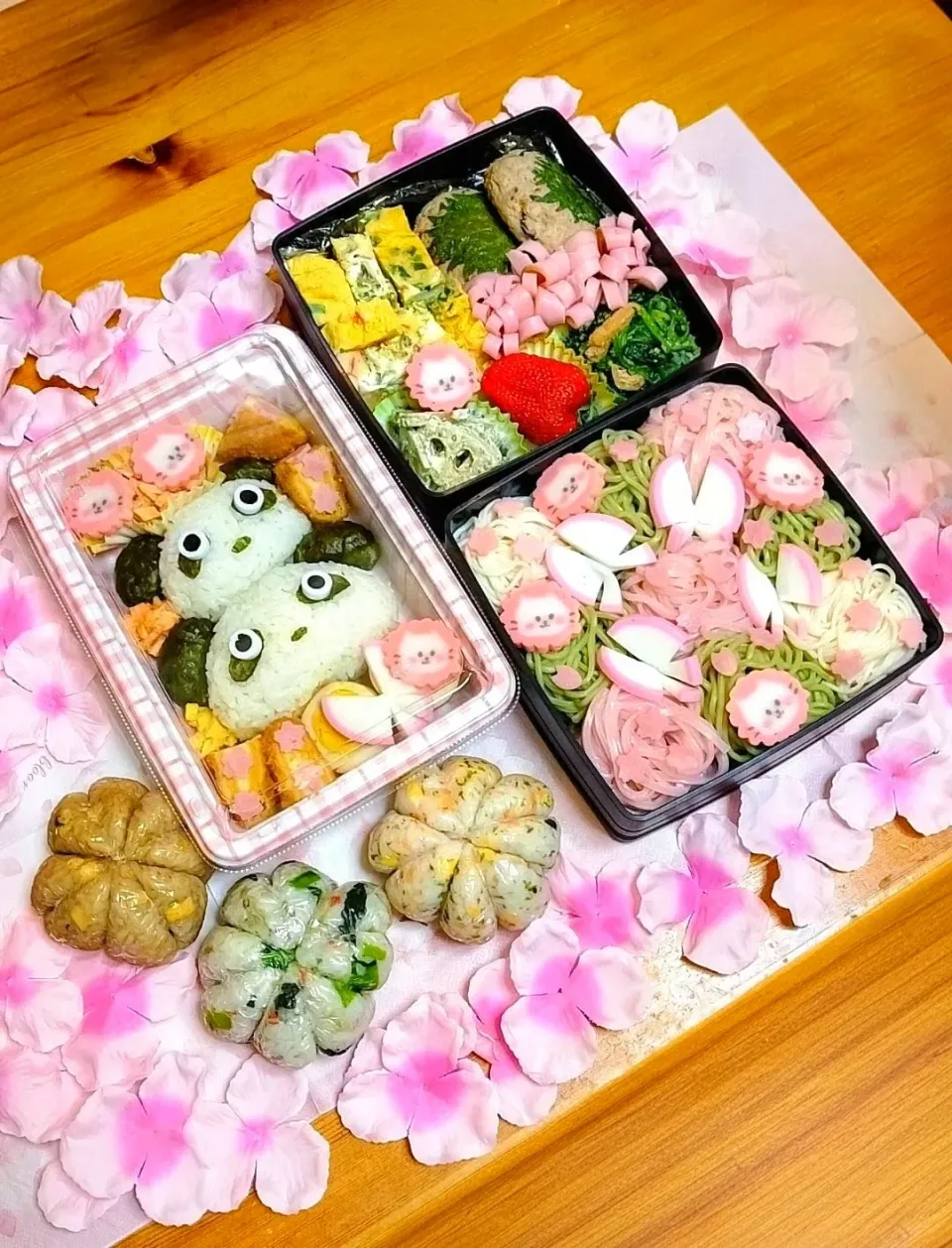 たれぱんだキャラ弁🐼とお花見お弁当🍱🌸|まゆめろさん