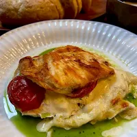 鶏むね肉のバジル香る切り込みチーズ焼き|Mikaさん