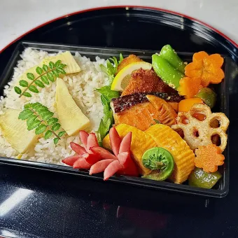Snapdishの人気料理写真:お花見弁当🌸筍ごはん