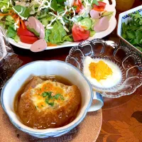 日曜日の朝はオニオン🧅グラタンスープ🩷|Mahinaさん