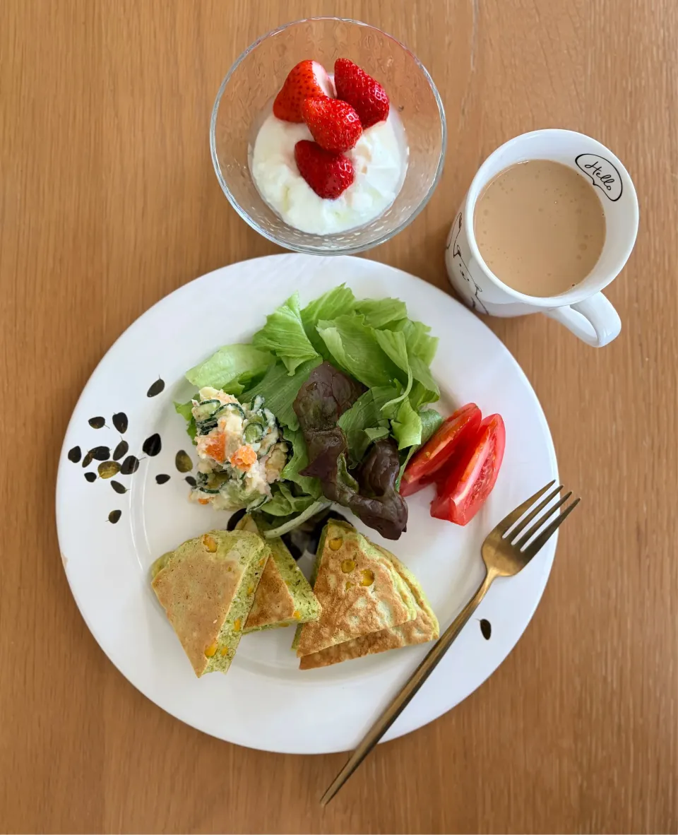 ブロッコリーペーストのコーンパンケーキプレート🥦🌽|kaeさん