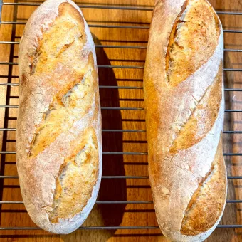 Snapdishの人気料理写真:試行錯誤のバゲット作り🥖