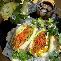 4/12❤︎お好みソース焼きそばわんぱくサンド🍞🍃

今日も暖かい1日ですね🌱仕事も休みでのんびり休日| Makinsさん