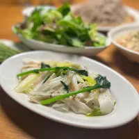 4/12の夕食　鶏軟骨と葱の塩炒めと蕎麦|yoneさん