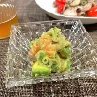 サーモンとアボカドのハニーマスタード和え🥢|Saori.Sさん