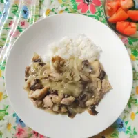 さっぱりホワイトストロガノフ(チキン&マシュルーム)本日、美味しそうなマシュルームのパックを見つけました|はやとさん