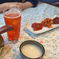 マッコリと海鮮キムチ三種盛り（イカキムチ・タコキムチ・サキイカキムチ）| Morito Kamiyaさん