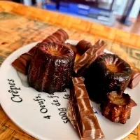 🇫🇷Cannelés with kitkat and kinder bueno😋🇫🇷|KWAII69さん