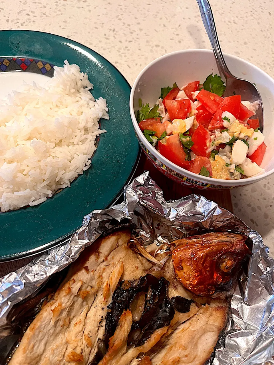 Sunday Lunch - smoked boneless baby bangus paired with salted duck egg with tomatoes cilantro salad & cane vinegar dressing.|🌺IAnneさん